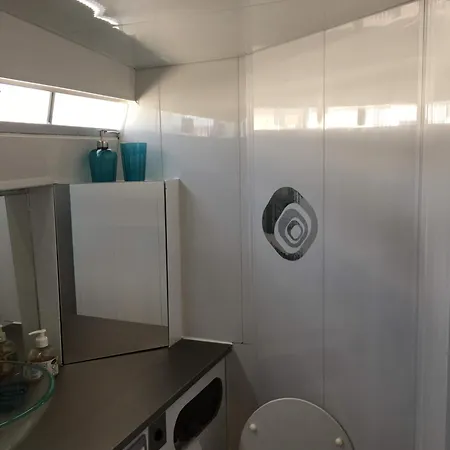 Ipharra - Bateau A Quai Ботель *