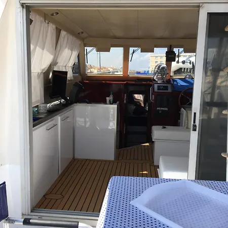 Ipharra - Bateau A Quai Sète